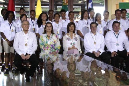 Jóvenes voleibolistas de Buenaventura recibieron medallas por parte de los Cancilleres de Alianza del Pacífico