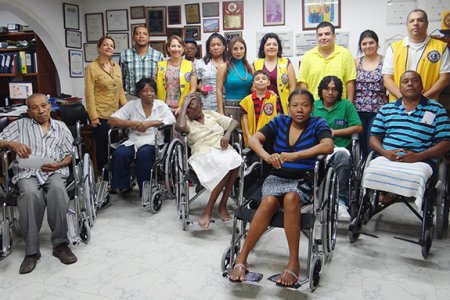 Club de Leones realizó donaciones al Cottolengo del Padre Alegre