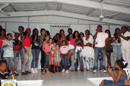 La Academia de Modelaje Ébano & marfil realizó evento de modas