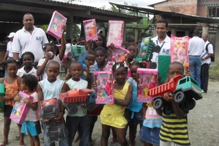 Fundación Sociedad Portuaria Regional de Buenaventura, entregó regalos navideños a niños de sectores vulnerables de la ciudad