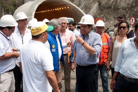 Cumplimos con la palabra empeñada dijo Vargas Lleras al poner en funcionamiento 5 km de túneles de la vía Buenaventura - Loboguerrero