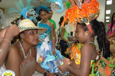 Este viernes elección y coronación de la niña Buenaventura en el polideportivo de el Cristal