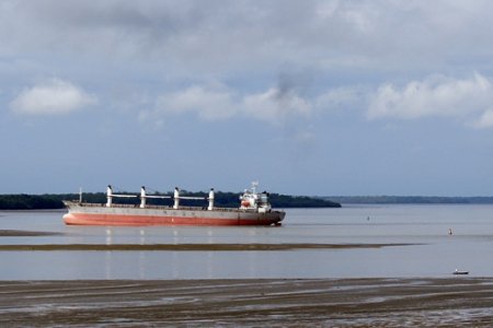 Encalló barco en la bahía de Buenaventura