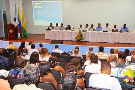 Comisión Primera del Senado se reunió en Buenaventura con el saliente ministro del Interior Federico Renjifo