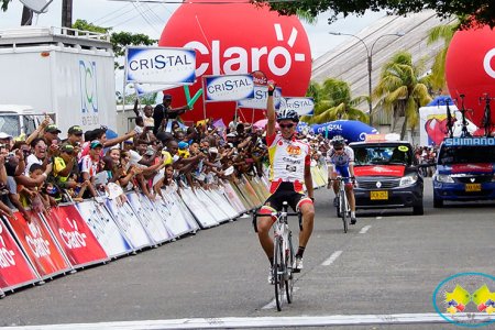 Cristian Talero ganó la novena etapa del Clásico RCN Claro 2013 en Buenaventura