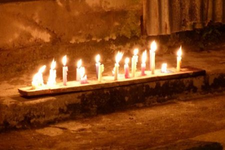 Gane su Red regaló faroles y velas para el día de las velitas