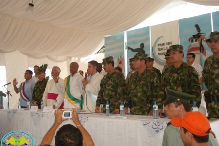 Gobernador Juan Carlos Abadí­a Campo sesionó en Buenaventura por un Valle Seguro, además posesionó simbólicamente a los 42 Alcaldes del Departamento