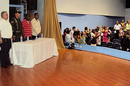 35 Auxiliares Bachilleres de la Policía realizaron juramento de bandera