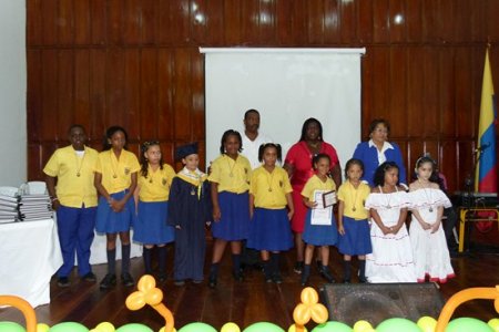 Colegio Bilingüe Comfamar – Comfenalco Valle realizó grados de kínder y primaria