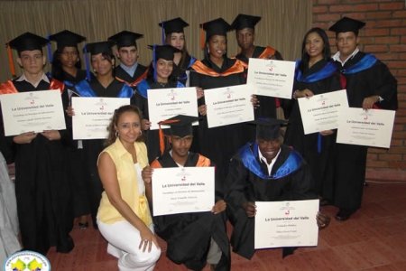 Bonaverenses apoyados por la Fundación SPRBUN recibieron títulos como profesionales y tecnólogos