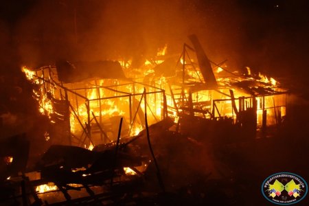 Incendio en zona de bajamar del barrio Los Pinos deja 7 viviendas incineradas