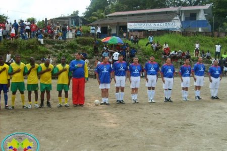 COMANDANTE BRIFLIM No. 2 SE INTEGRA EN PARTIDO DE FUTBOL CON JOVENES DE BUENAVENTURA