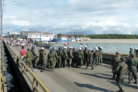 En la manifestación de los estudiantes universitarios, se impuso el diálogo antes que el uso de la fuerza