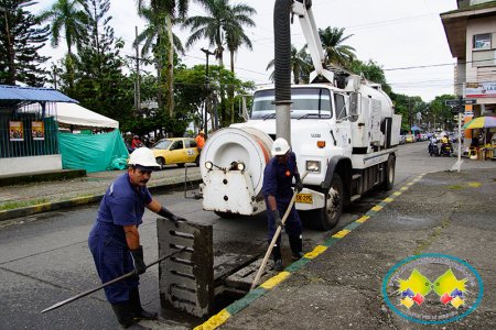 Termina mantenimiento en sumideros en el centro de la ciudad por Festival Folclórico