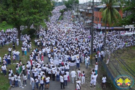 Cerca de 30 mil personas marcharon en Buenaventura protestando contra la violencia