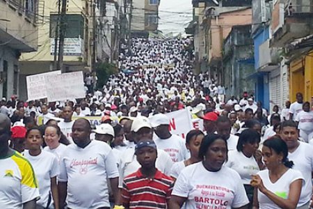 Seguidores del  alcalde Bartolo Valencia Ramos realizaron marcha en su respaldo