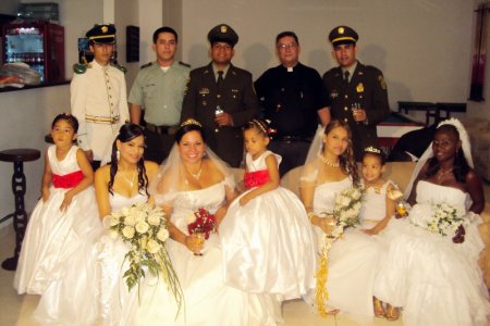 Se realizó una boda colectiva en el Distrito Especial de Policía Nacional Buenaventura