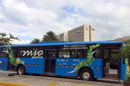 En el Valle se fabricó y puso a prueba el primer bus eléctrico 100 por ciento colombiano