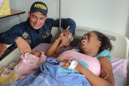 Nace bebé a bordo de una unidad de Guardacostas de la Armada Nacional en el pacífico