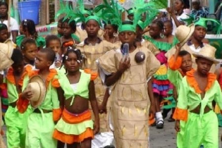 Con el Desfile Artístico Literario y un Taller de Pintura culminó la semana donde los niños y niñas tumaqueños fueron los protagonistas principales