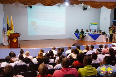 Administración Distrital y otras entidades analizan propuestas para construir el pacto por la convivencia pacífica de Buenaventura