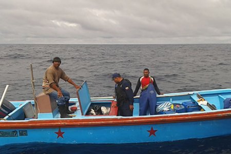 Armada Nacional retiene embarcación ecuatoriana en Malpelo por pesca ilegal