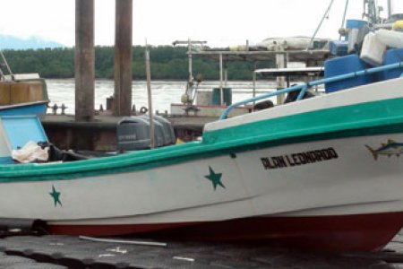 Retenida embarcación ecuatoriana pescando ilegalmente en el pacífico colombiano