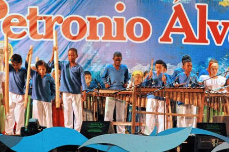 El Petronito abre la fiesta más esperada del Pacífico, en el teatro Los Cristales