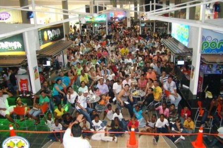 Los chistes se tomaron el Centro Comercial Brisas Plaza Shopping