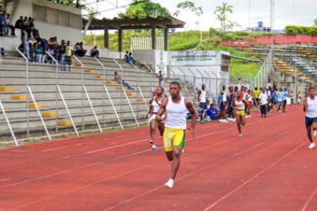 Director Técnico de Deportes responde a quejas sobre uso de pista de atletismo