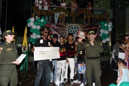Finalizó el primer concurso de canto Por Ti Buenaventura del Distrito Especial de Policía