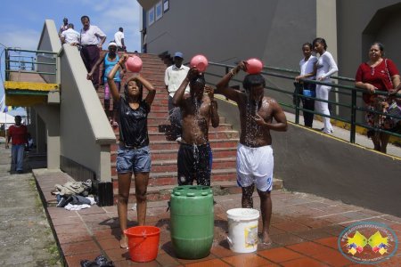 Estudiantes protestaron de forma simbólica por la falta de agua en Buenaventura