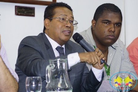 Rector de la Unipacífico Florencio Candelo dice que está en el cargo de manera democrática y que va a terminar su periodo en el 2015
