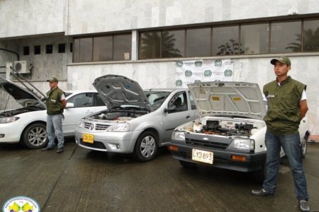 Policía recupera tres vehículos y tres motocicletas que  habían sido hurtados