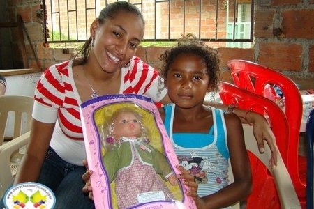 500 Niños y Jóvenes de la Zona Rural de Buenaventura, recibieron regalos en Campaña realizada por Paola Ortiz del Concejo de Juventudes
