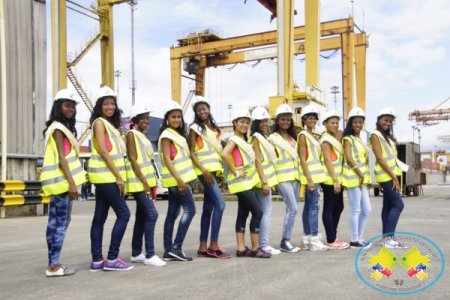 Candidatas a Señorita Buenaventura visitaron la Sociedad Portuaria