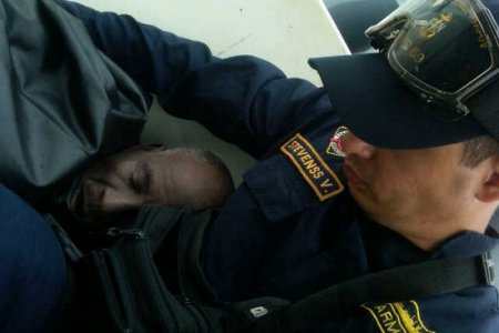 Fuerza Naval del Pacífico rescata pescador de 65 años en zona de alta marea