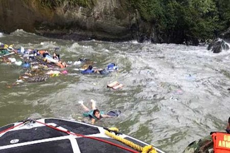 Armada Nacional rescató 33 personas por naufragio de lancha