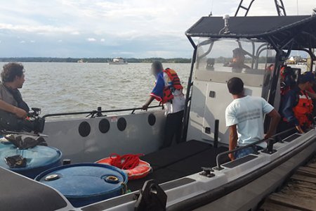 Armada Nacional rescata a una persona que intentó quitarse la vida