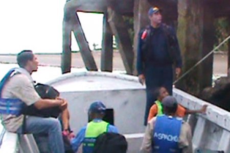 Armada Nacional rescata cinco personas en la bahía de Buenaventura