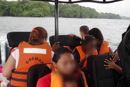 Armada Nacional rescata 22 personas en el pacífico