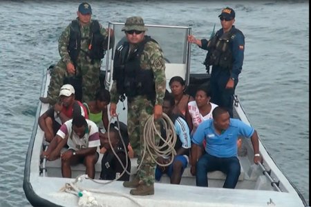Armada Nacional rescata ocho náufragos en el pacífico