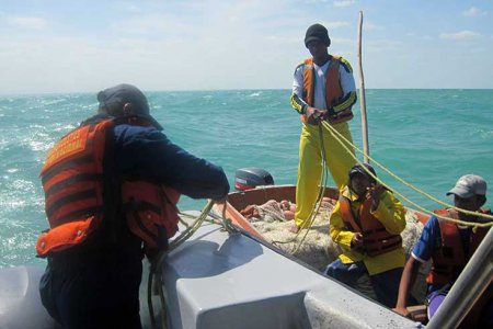 Armada Nacional rescata cuatro pescadores en la Guajira