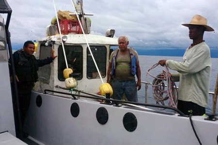 Armada Nacional rescata pescadores a la deriva
