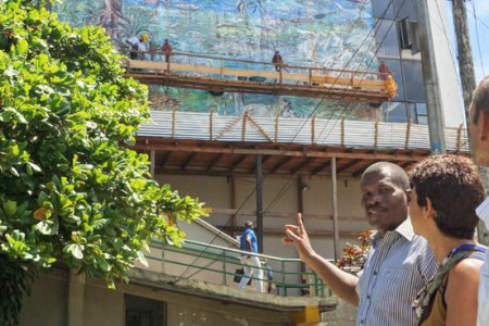 Comenzó en firme la restauración del mural Buenaventura 450 años al Cosmos