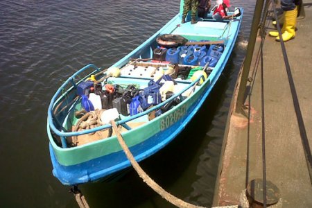 Retenida embarcación ecuatoriana en aguas colombianas