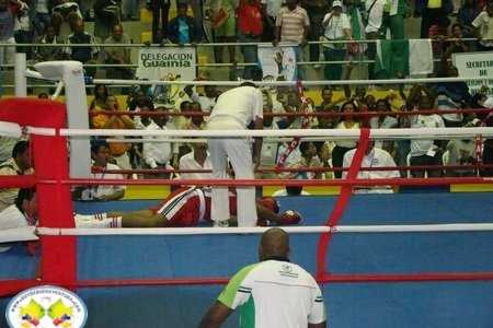 A Oscar Rivas solo le bastaron 15 segundos para noquear a su rival