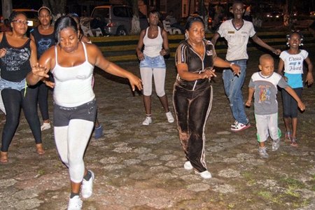 Rumba Terapia todos los viernes en la Casa de la Cultura