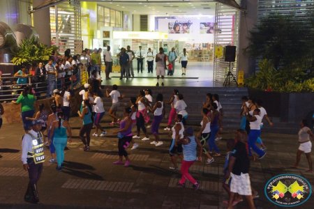 Se realizó la primera rumbaterapia nocturna en Viva Buenaventura