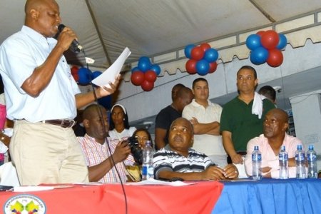 El lanzamiento de la campaña y el puerta a puerta de la Comuna 11 fueron los eventos centrales de Héctor Copete durante este fin de semana
